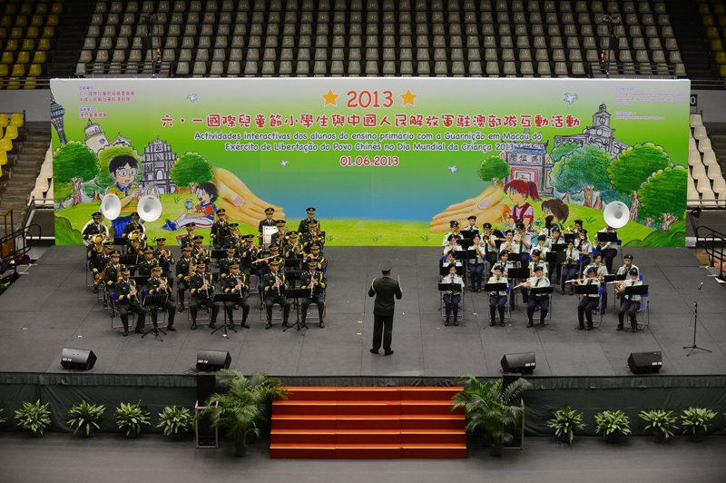 中國人民解放軍駐澳部隊軍樂隊與澳門童軍總會管樂隊合奏