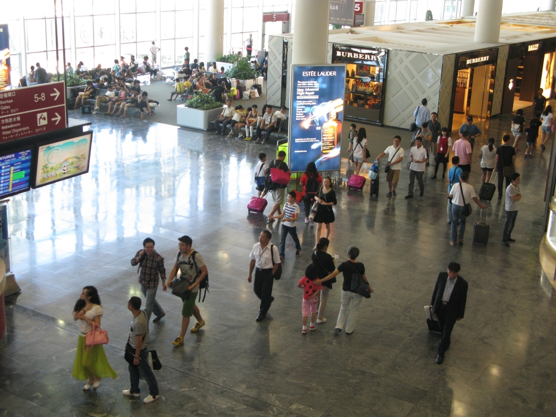 民航局配合暑假旅遊高峰期對航空運輸需求的上升，於今年暑假共審批了47個加班和包機航班服務申請。
