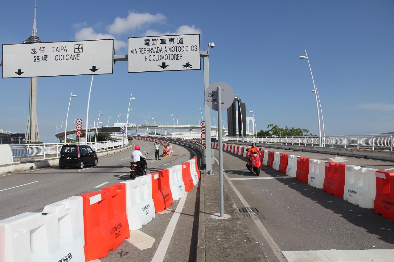 交通事務局及治安警察局交通廳將調整大橋發生事故期間的疏導和應變措施