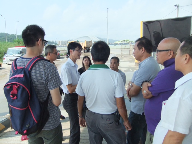 環境保護局與相關代表視察建築廢料堆填區共商改善方案