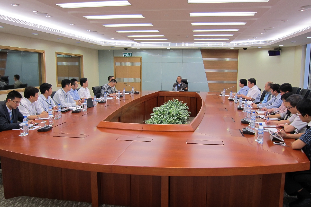 劉仕堯舉行緊急會議，指示各部門盡快恢復社會正常秩序。
