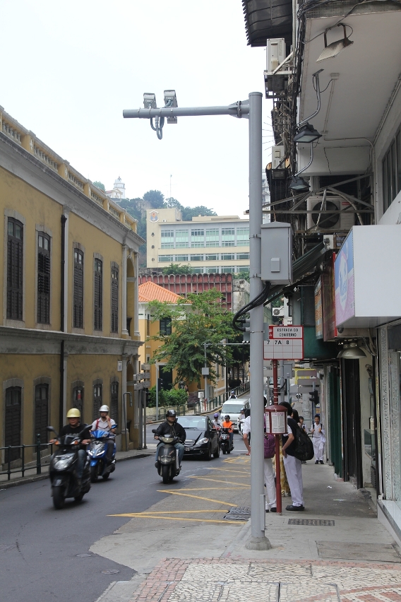 西墳馬路巴士站已安裝違規偵測系統