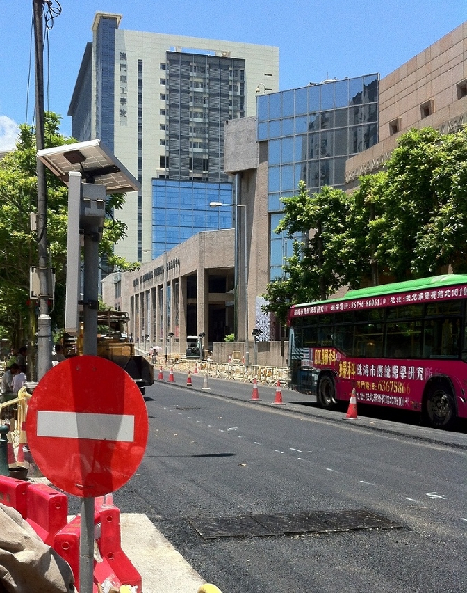 高美士街至友誼大馬路之渠網改善工程基本完成，明起恢復雙向交通