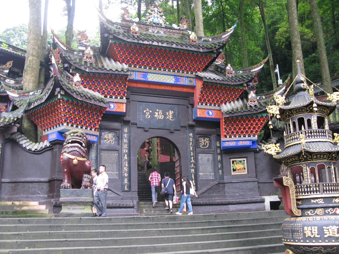 修復後的青城山古建築群