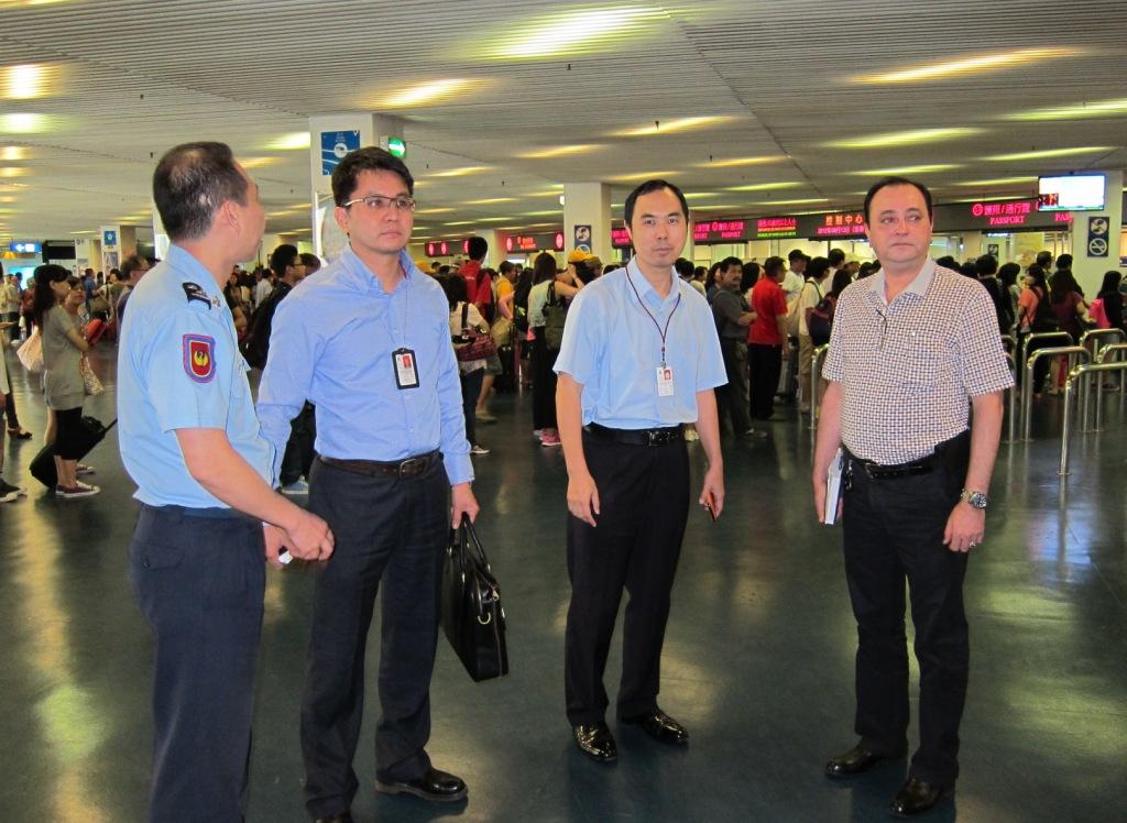 港務局與治安警察局到外港碼頭視察通關秩序
