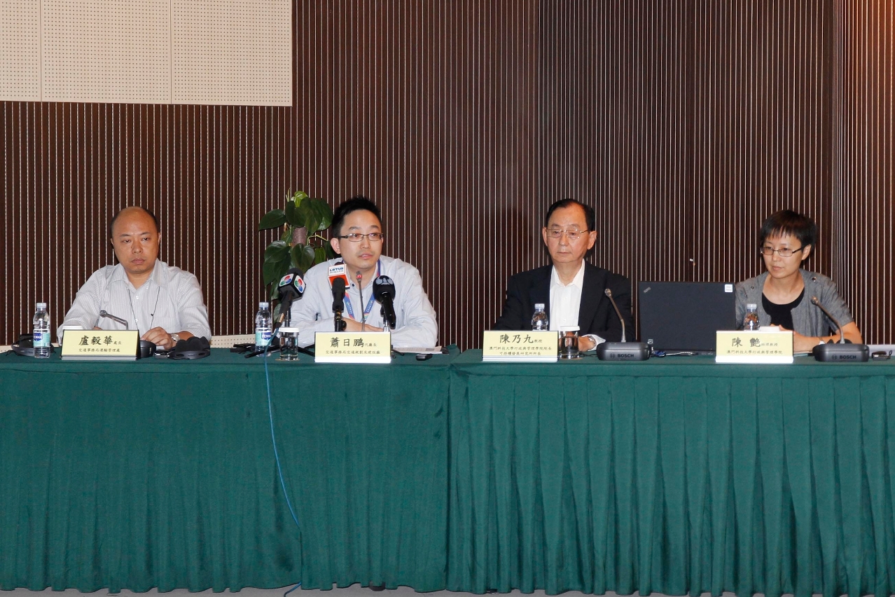 交通事務局舉行新聞發佈會公佈湖畔大廈經屋居民出行調查結果
