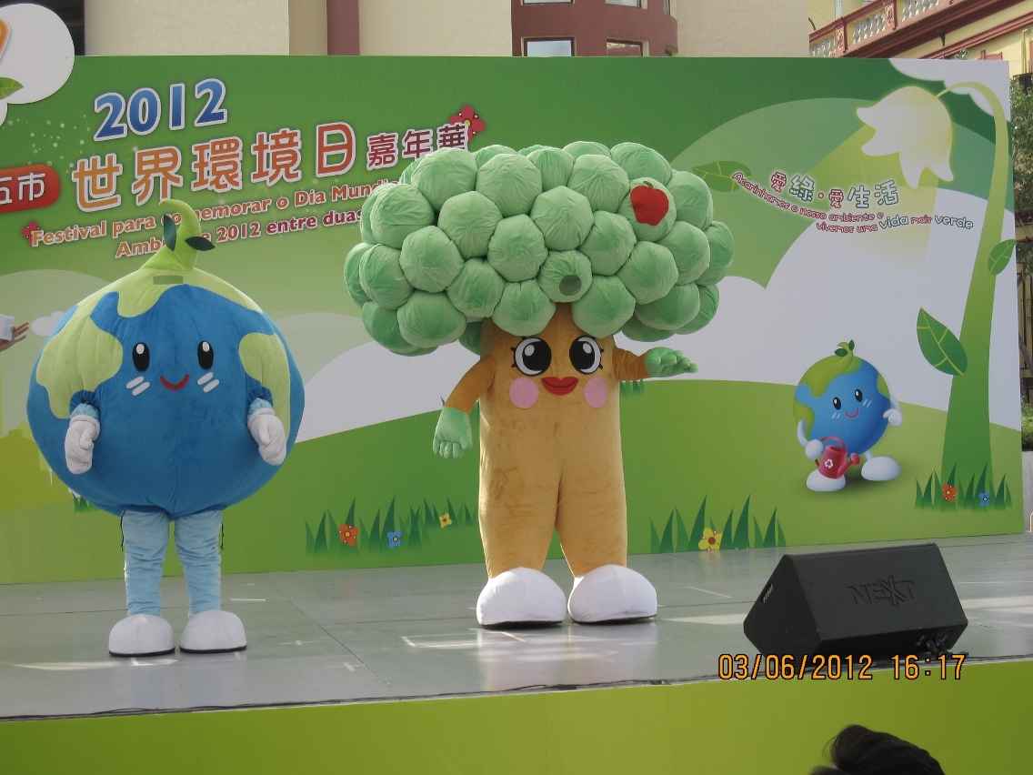 環境保護局於“2012兩地五市世界環境日嘉年華”公佈第二個環保吉祥物“綠樹太太”。