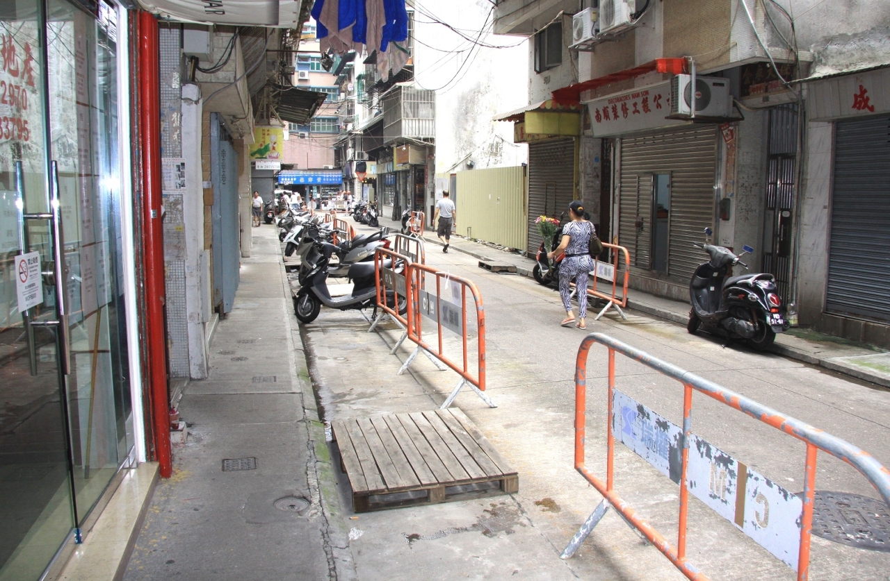 何光來巷展開整治美化工程，劃設車位，改善巷內衛生。