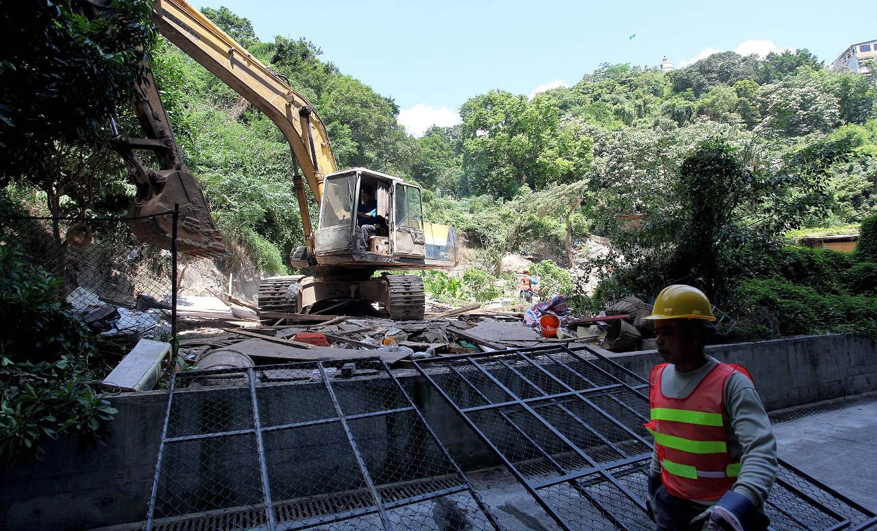收回的土地包括坡地與平地，範圍內將興建無障礙步行設施，連接新口岸區與東望洋區。