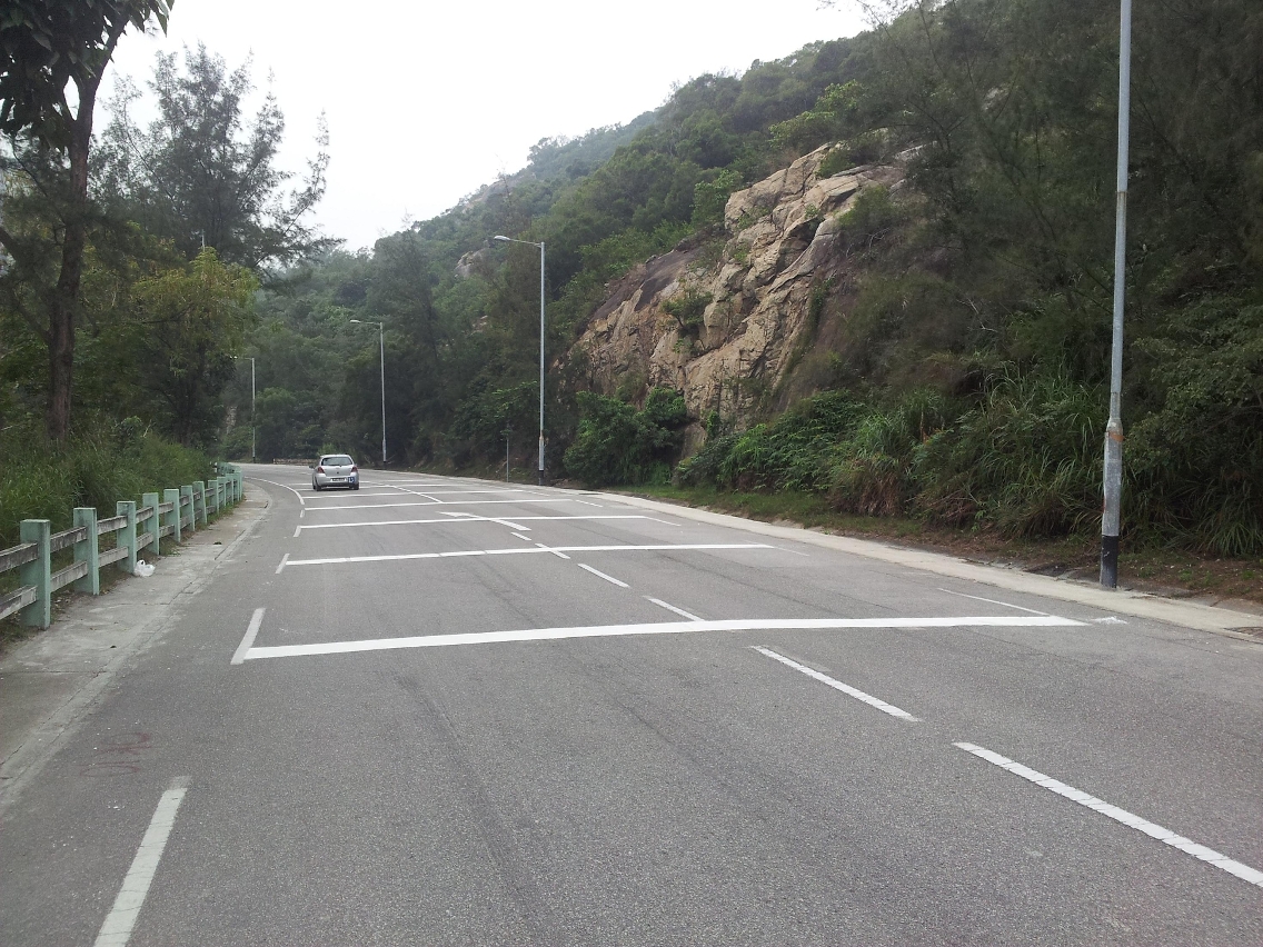 雞頸馬路增設減速帶提升道路安全