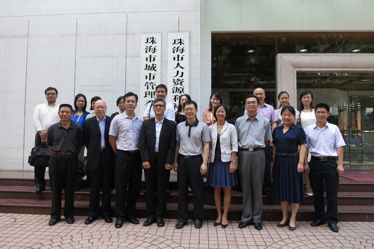 與珠海市人社局領導合照