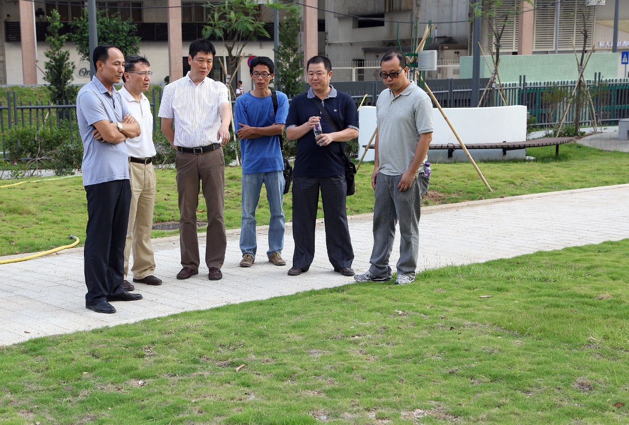 劉振滄到中央公園現場實地視察，責成承建商施工必須保質保量。