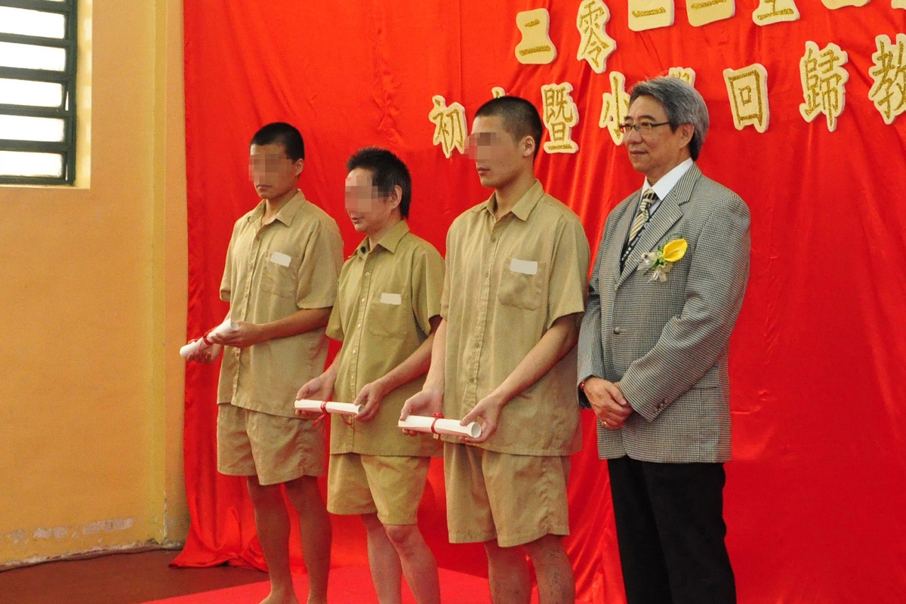 學員從嘉賓手上接獲證書
