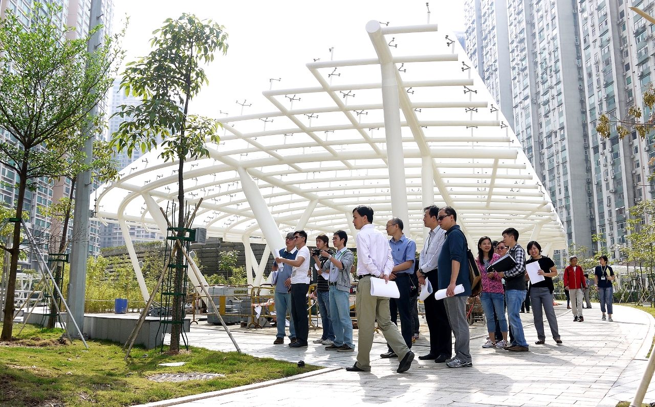 工務及民政部門持續進行驗收氹仔中央公園的工作