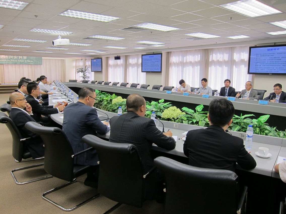 政府跨部門工作小組向工程建築業界及專業團體介紹新通道計劃