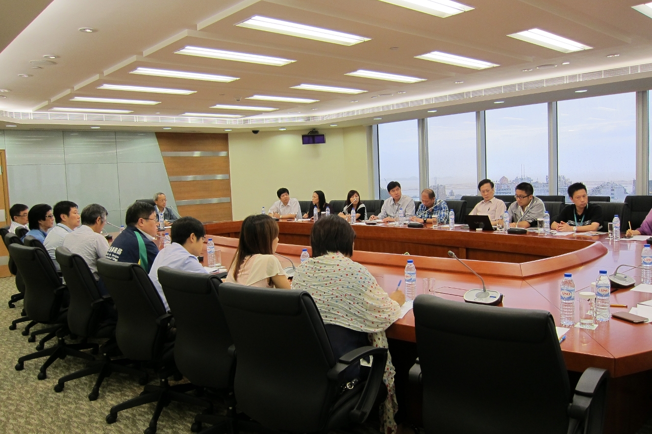 劉仕堯關注颱風後續跟進工作,召開會議指示各部門做好相關工作