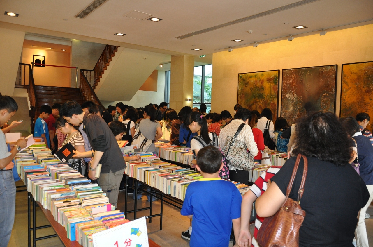 “好書交換”活動推廣閱讀，鼓勵居民以書會友，共享資源。