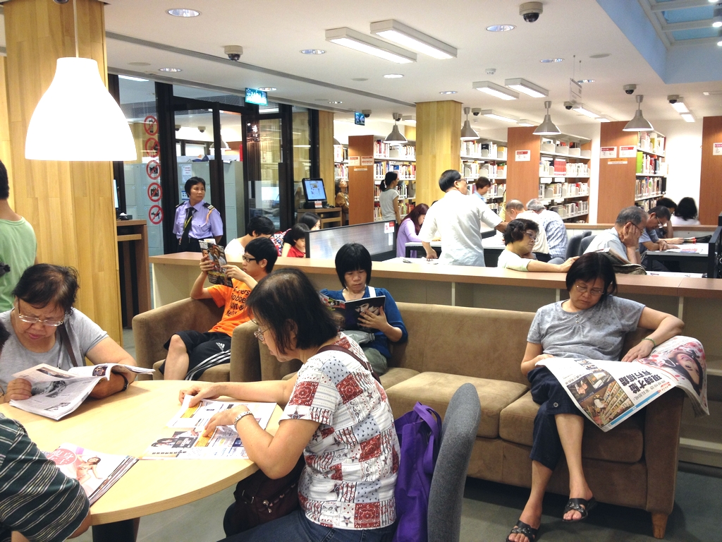 紅街市圖書館讀者人流旺