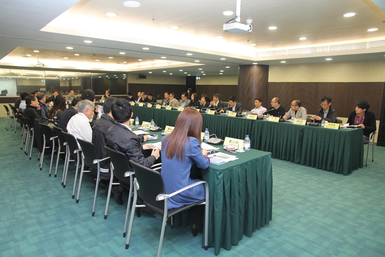交通事務局向交諮會介紹重啟調整巴士服務費之考慮