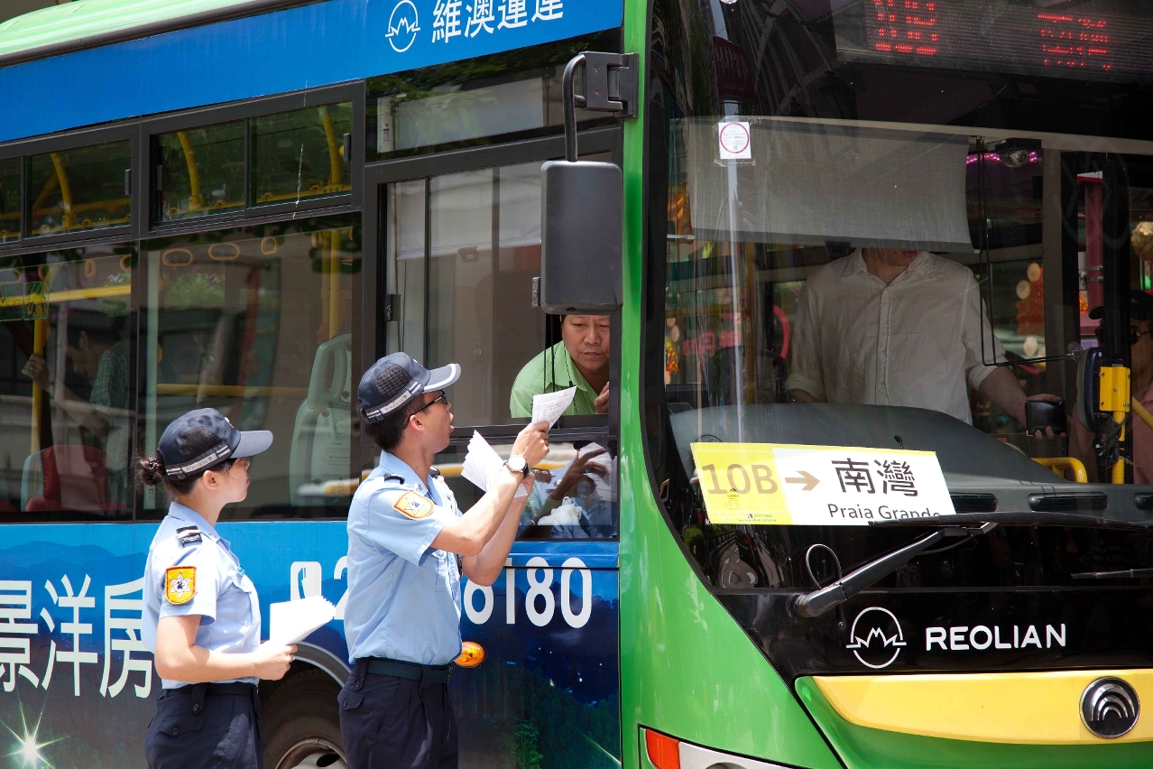 向巴士司機宣傳駕駛規範