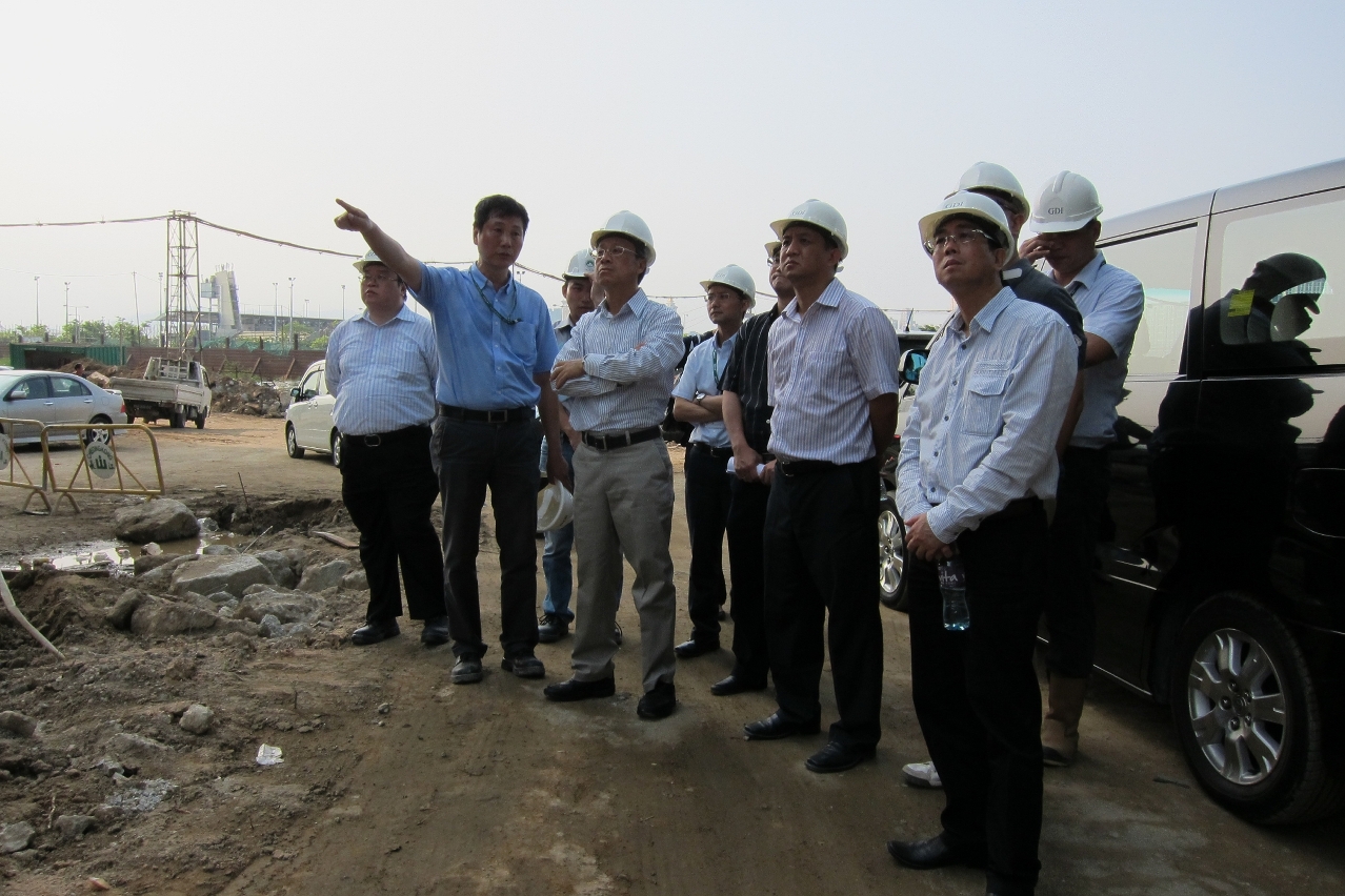 劉仕堯了解石排灣公屋群內的路網建設