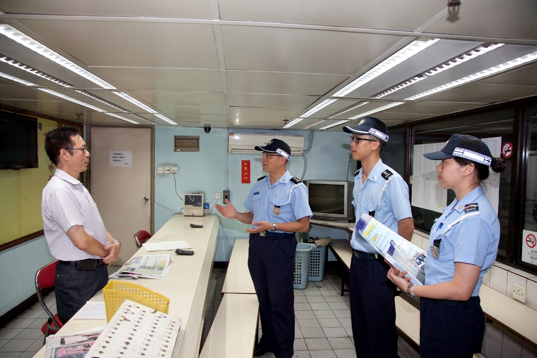 治安警察局前往"黃的"進行交通安全宣傳活動