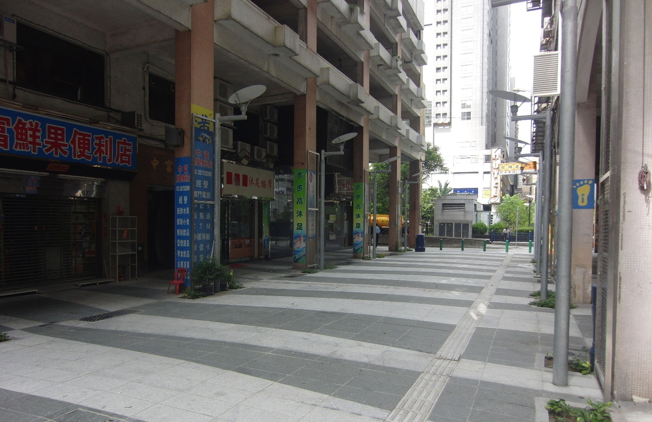 新口岸區道路整治工程第一階段完成後，道路平齊，環境美化不少。