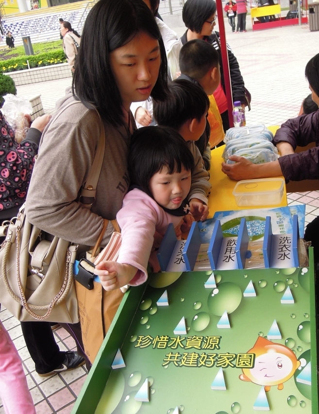 親子共同參與節水遊戲寓教於樂