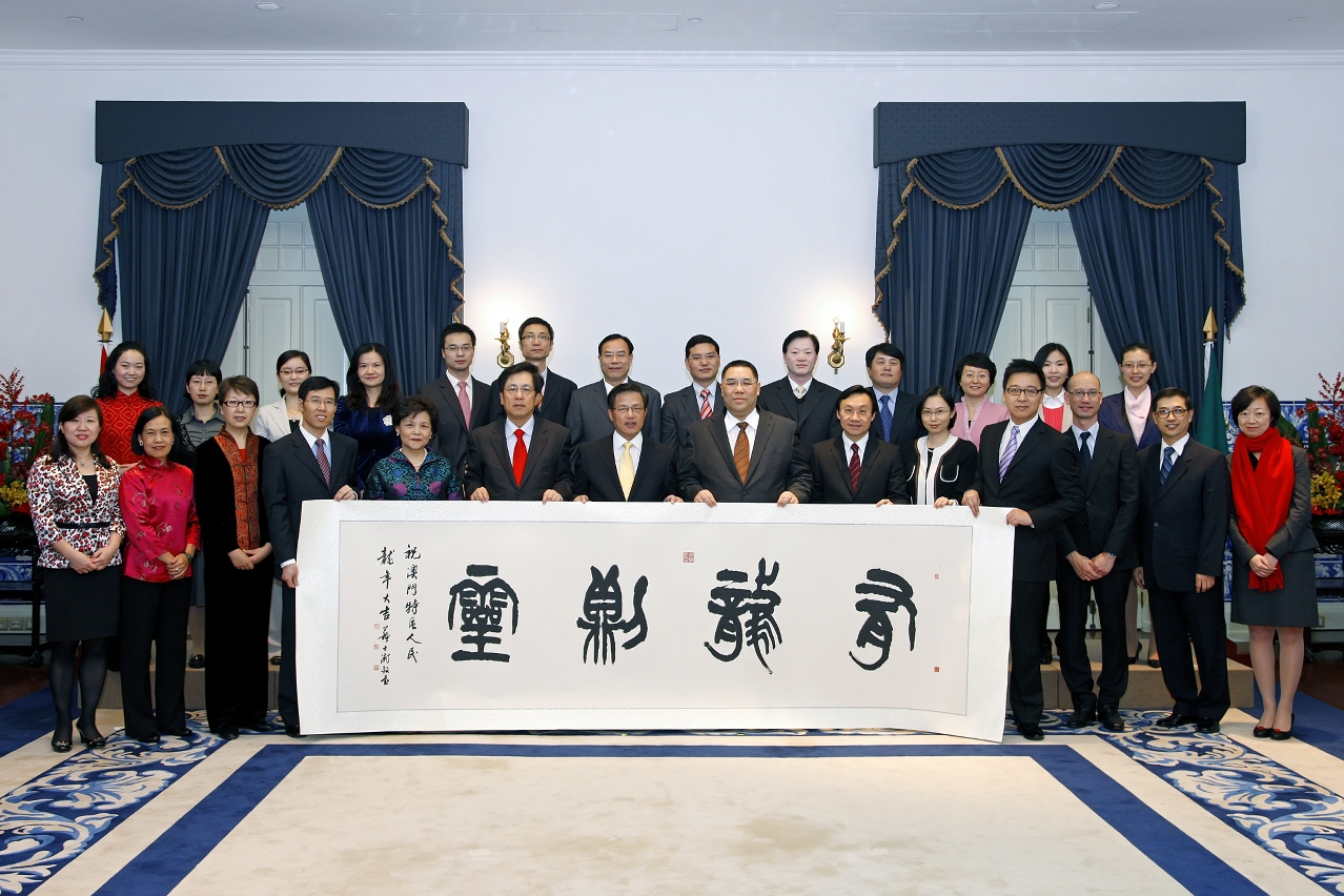 行政長官與胡正躍特派員互賀新年