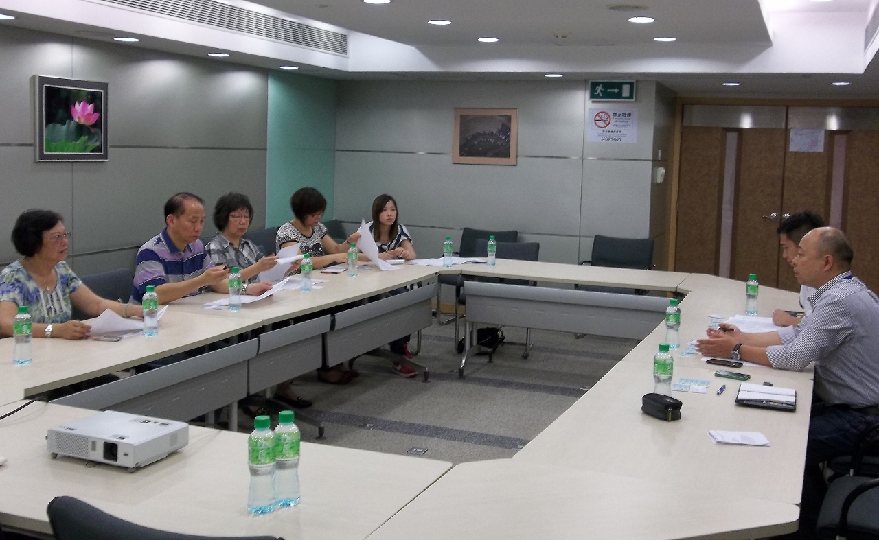 交通事務局與南灣西灣街區坊眾互助會就增設電單車咪錶交換意見