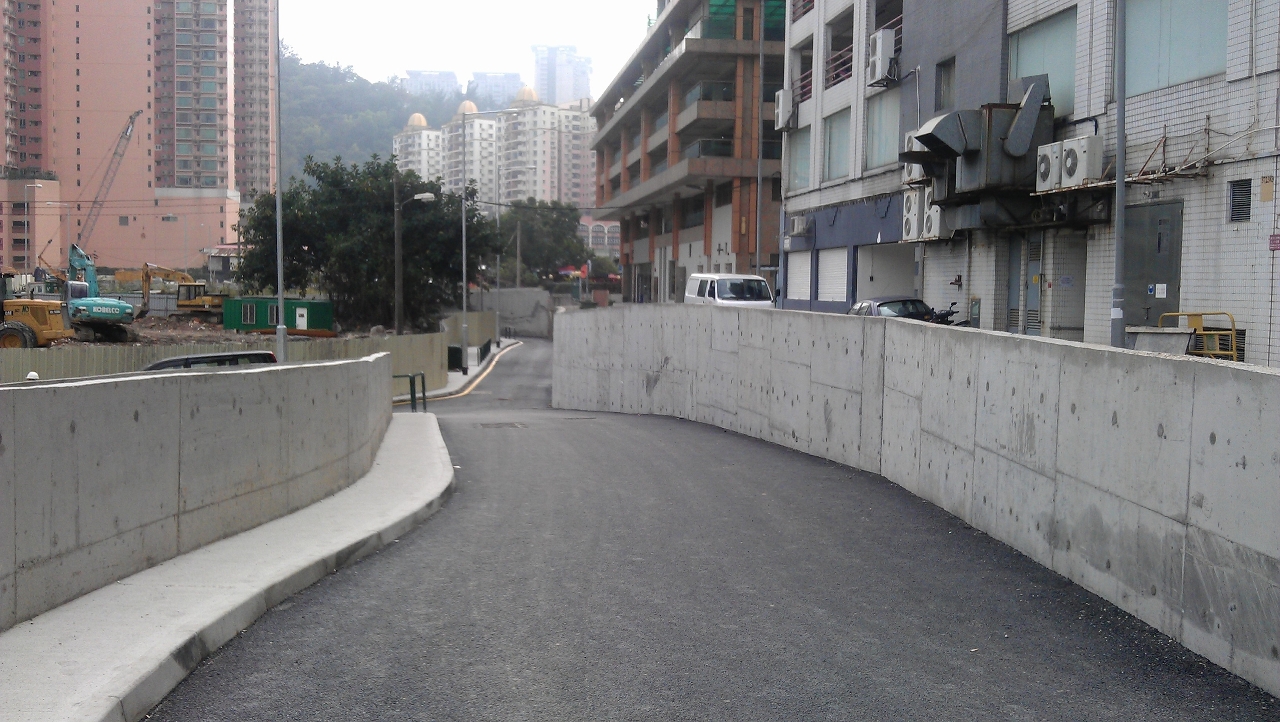 政府開闢一條連接湖畔大廈地段與孫逸仙博士圓形地的臨時道路以應付未來交通需求