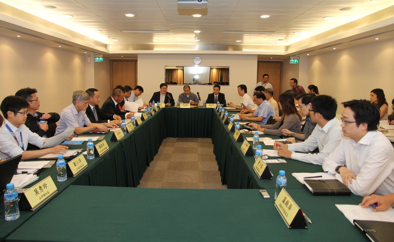 政策規劃及管理建設專責小組召開會議
