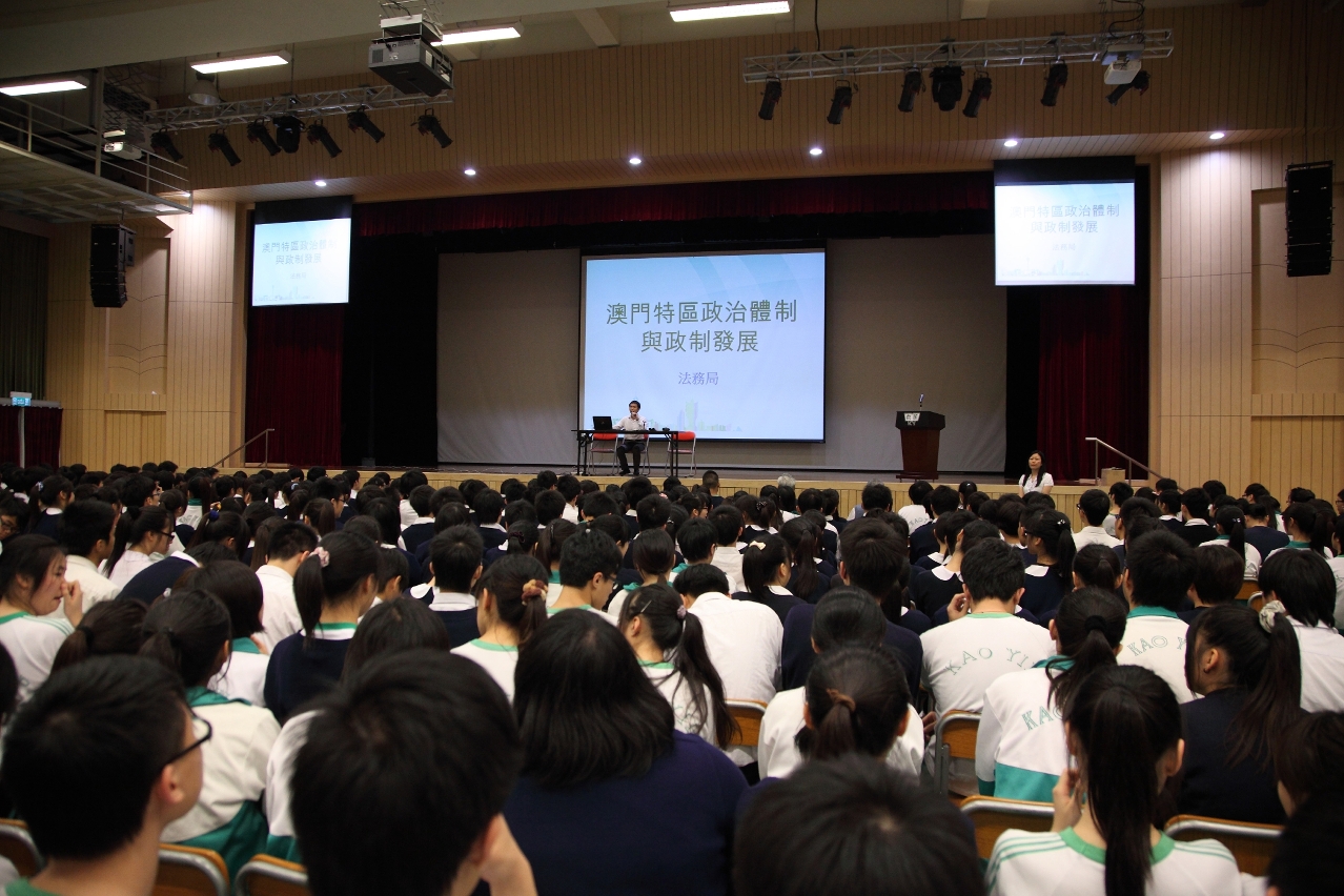 向千名中學生舉辦政制講座