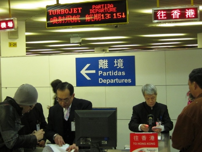 離境入口處增設指示牌