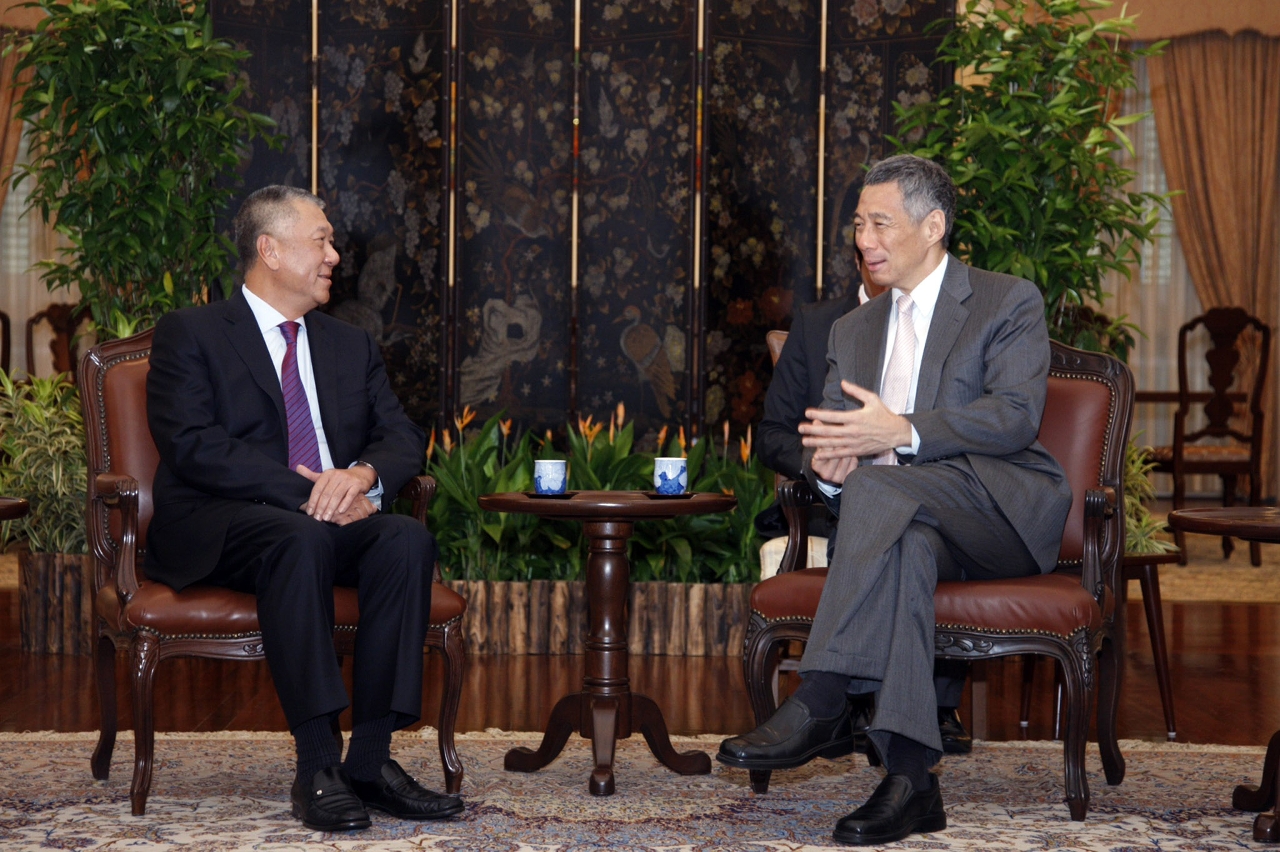全國政協副主席、前澳門特別行政區行政長官何厚鏵與新加坡共和國總理李顯龍禮節性會面