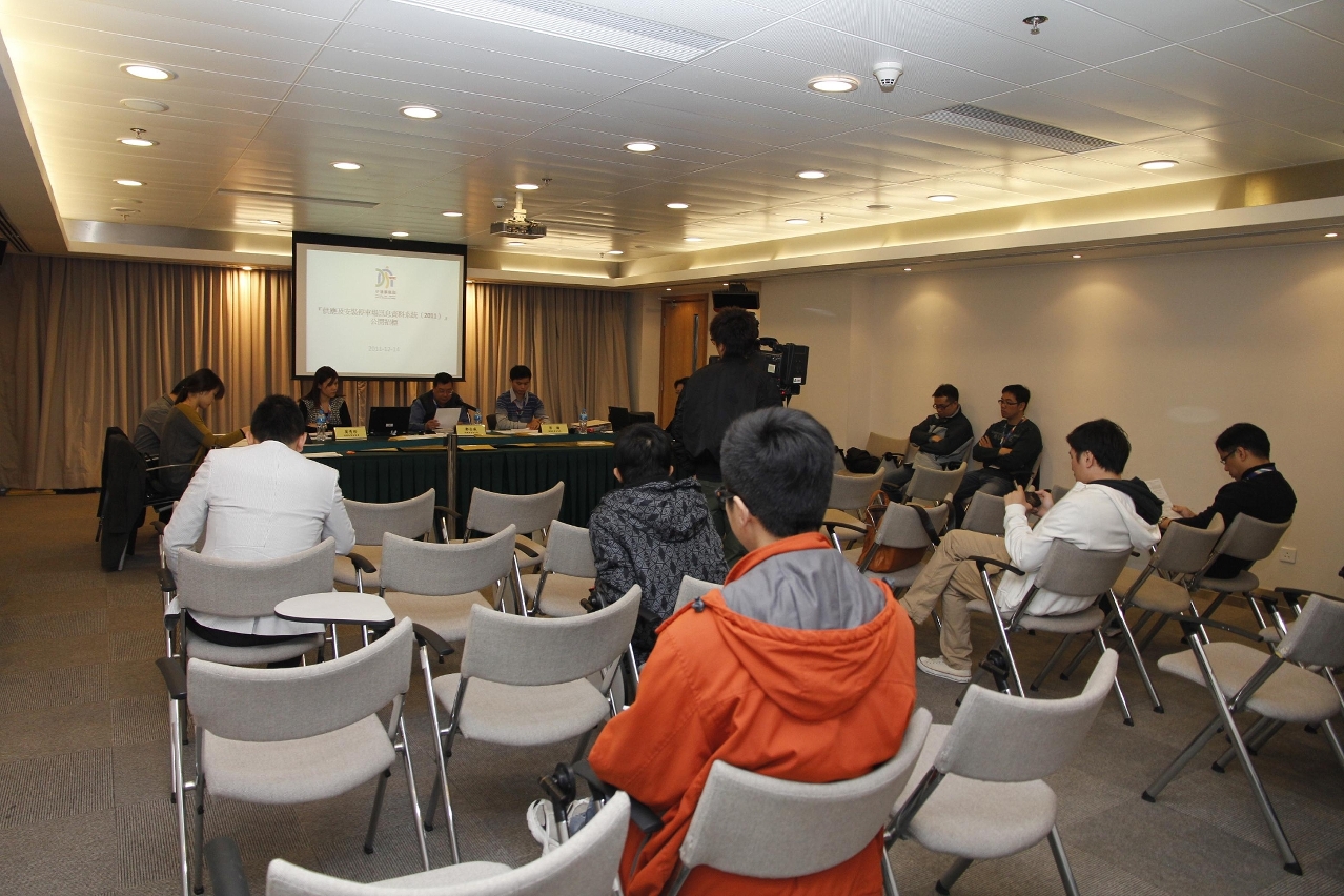 交通事務局就「供應及安裝停車場訊息資料系統」進行開標工作