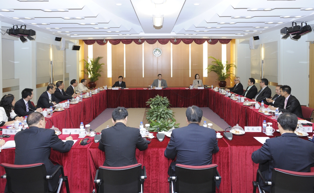 行政長官與行政長官選舉委員會委員座談