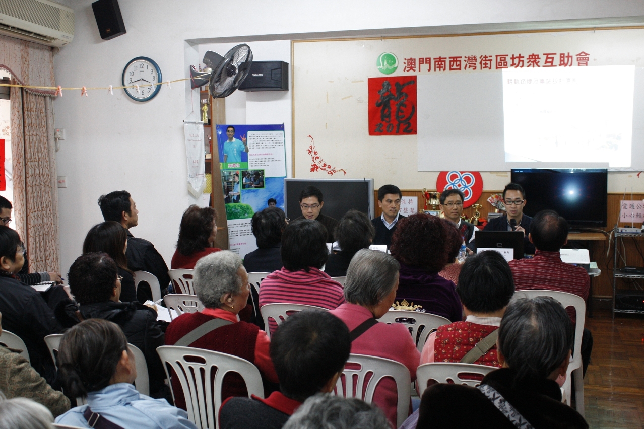 多名市民出席輕軌南西灣湖段座談會
