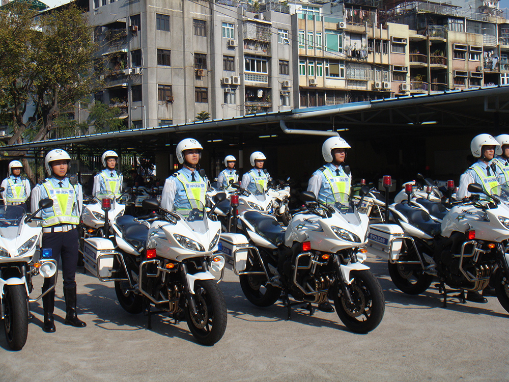 交通警員在執勤前列隊接受訓示