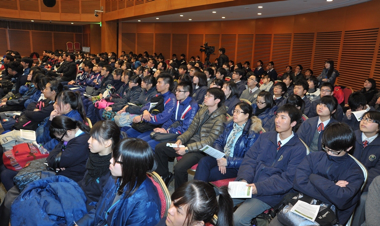 約三百中學師生出席分享會