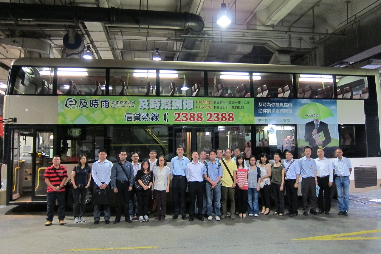 考察團成員與香港水務署及九巴代表合照留念