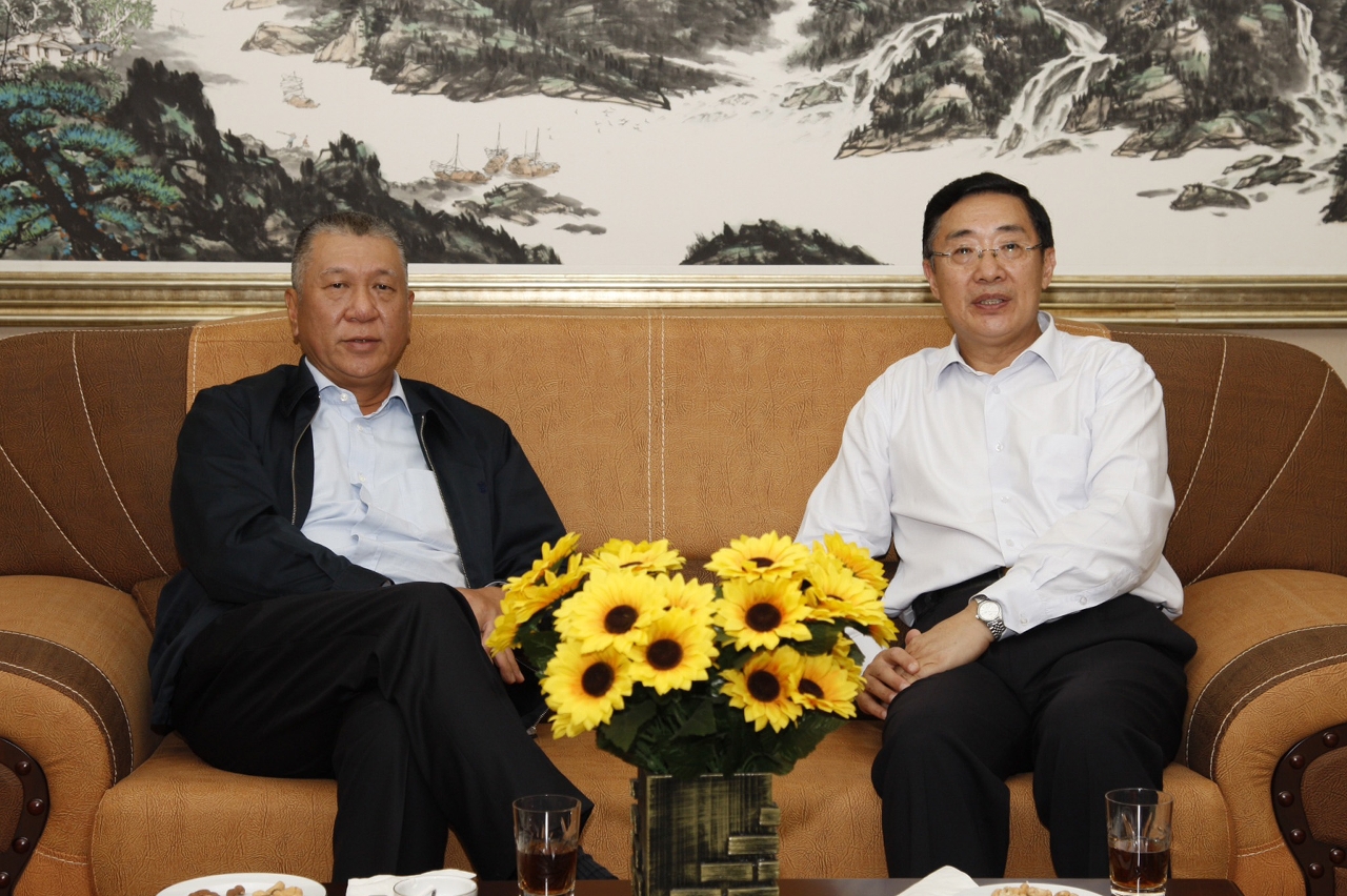 全國政協副主席、前澳門特別行政區行政長官何厚鏵與中國駐東帝汶大使傅元聰會面並出席晚宴