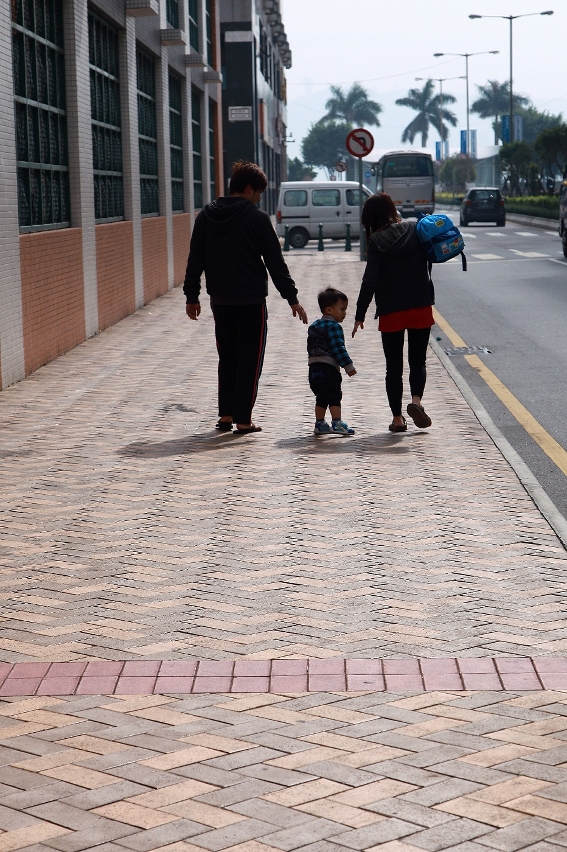 行人路鋪上防滑地磚
