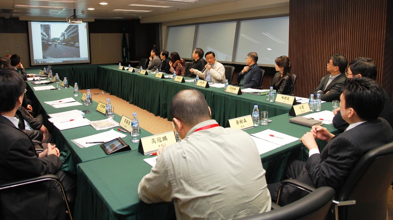 政策規劃及管理建設專責小組探討本澳過路設施問題