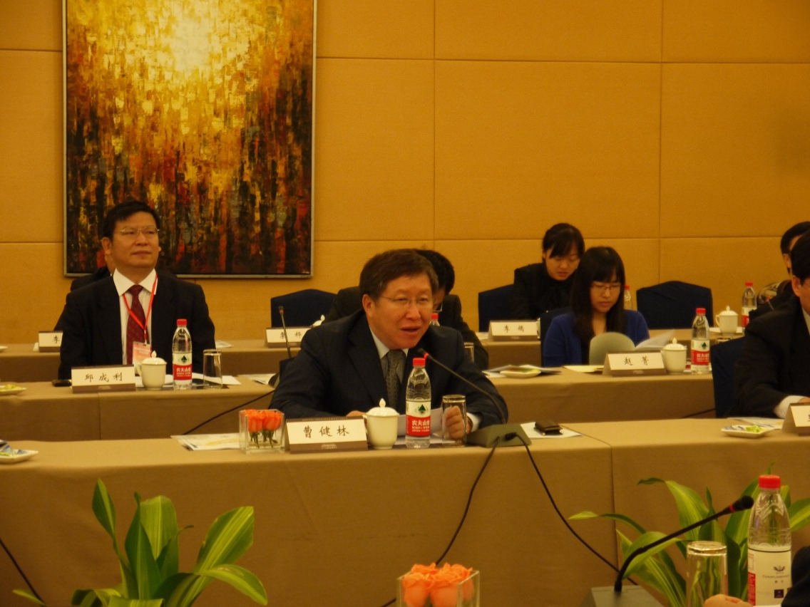 內地與澳門科技合作委員會內地方主席、國家科學技術部曹健林副部長發表講話。