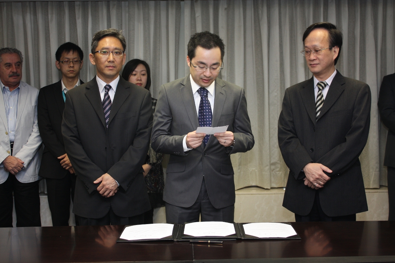 運輸基建辦公室主任李鎮東監誓下，新任副主任李安德宣誓就任