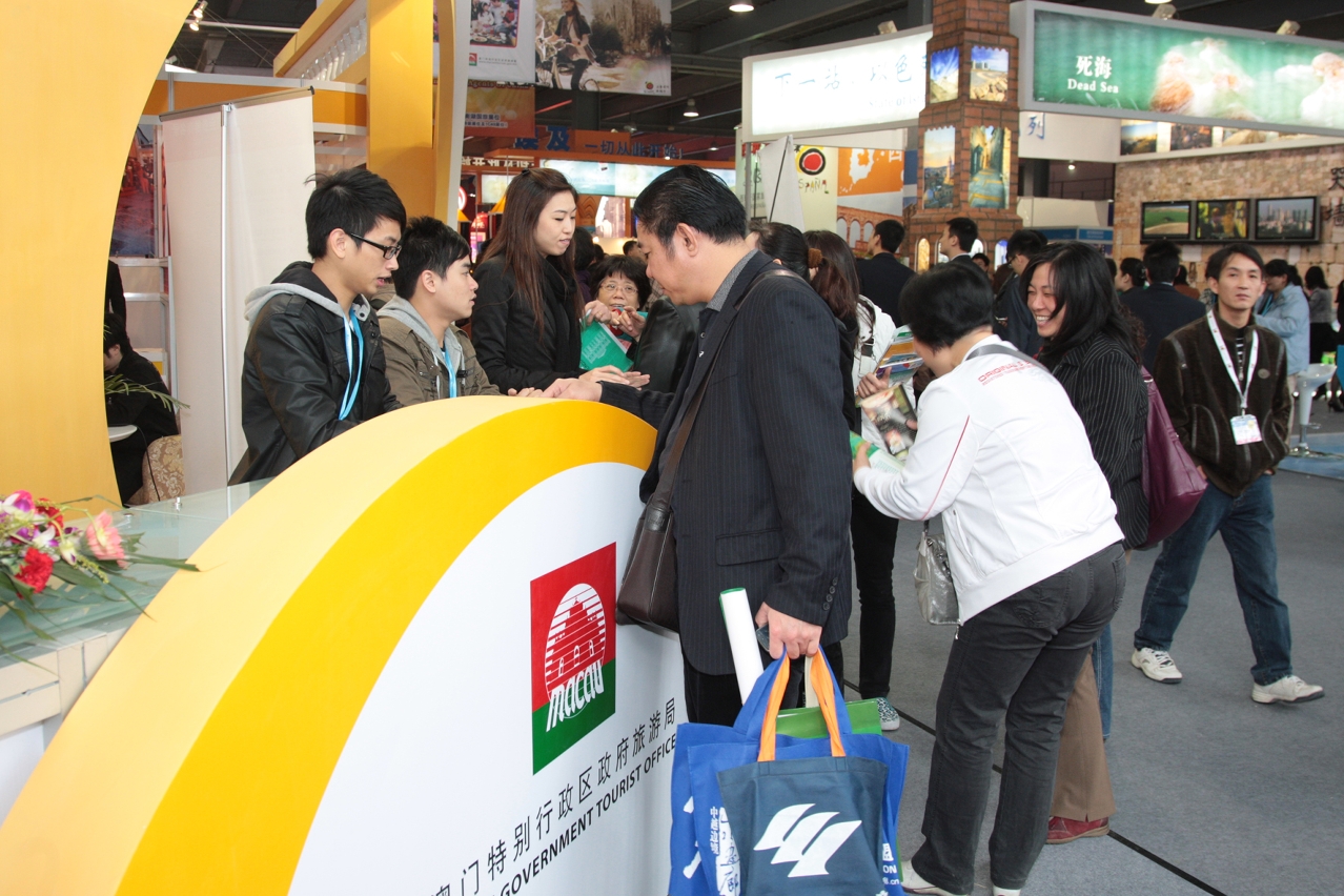 內地業者在旅遊局展位查詢資料