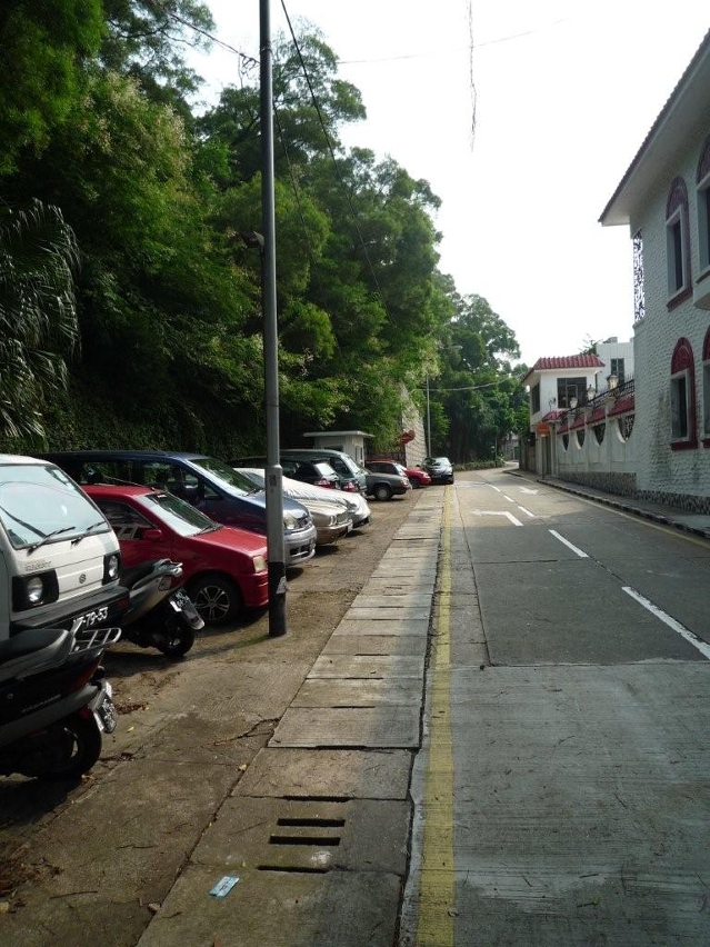 交通事務局將在西望洋馬路近鮑公馬路路段設置泊車位，以合理利用空間回應居民不同需要。