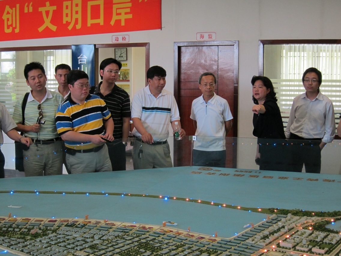 代表團參觀台山廣海灣惰性建築物料堆填區
