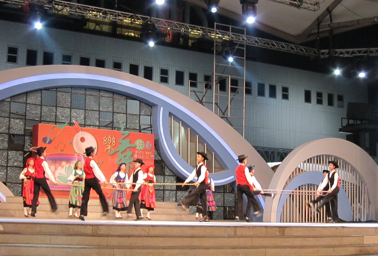 澳門青年舞蹈團演出《土風舞》
